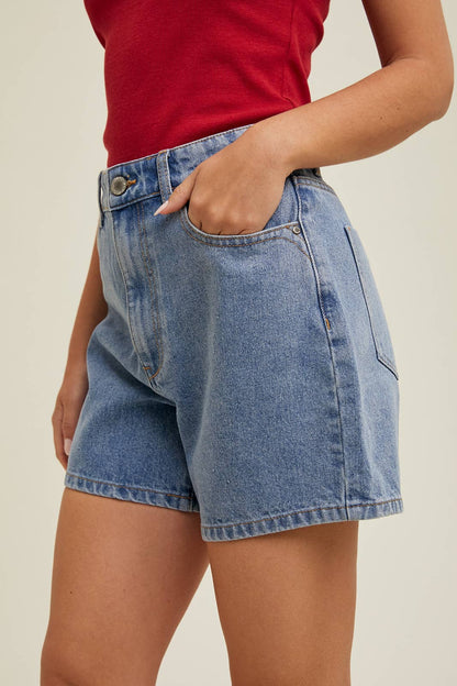 CLASSIC DENIM MOM SHORT